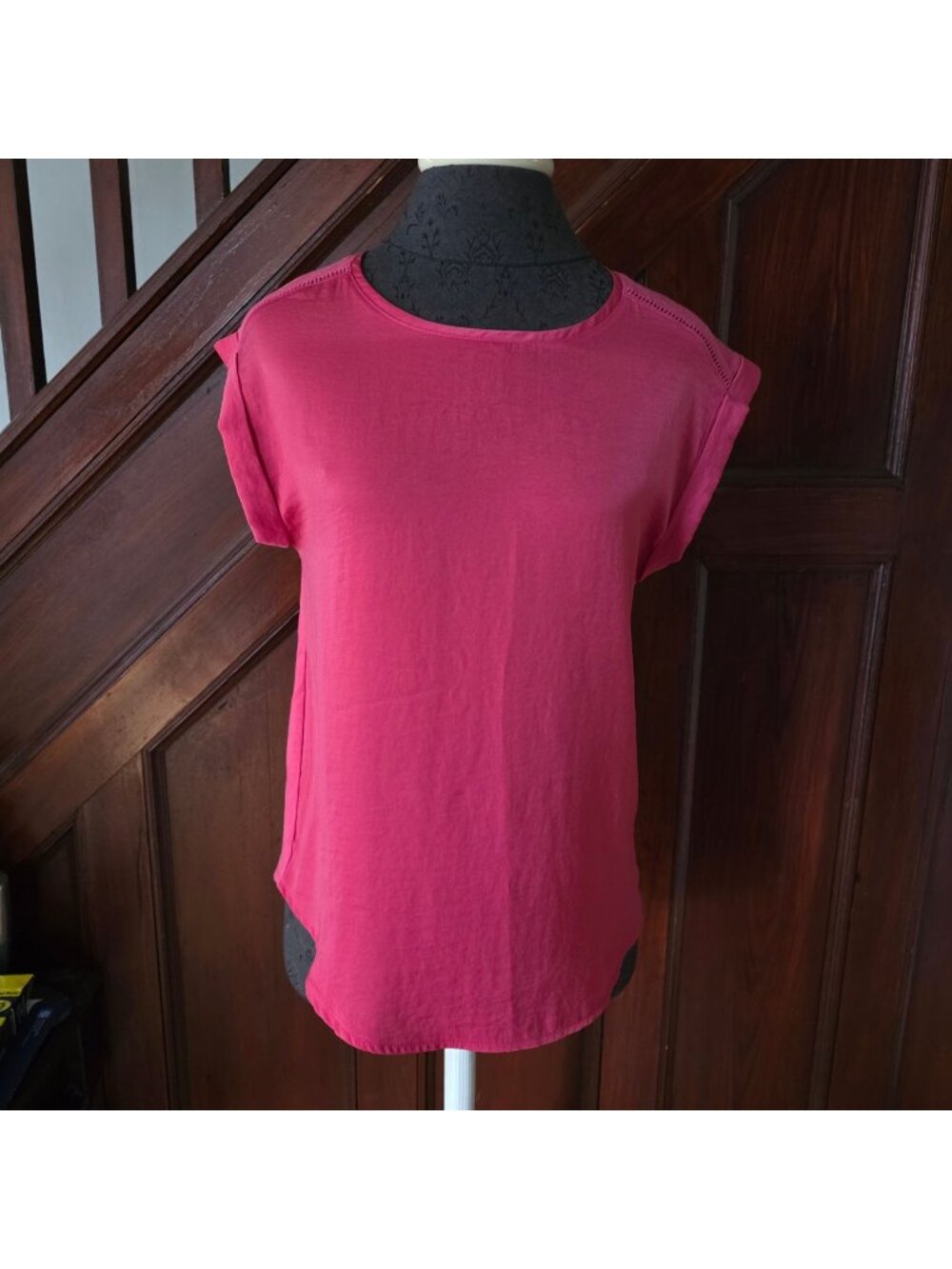 Banana Republic XS Pink Cap Sleeve Blouse With Keyhole Back Detail
